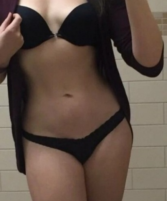 Евгения, 23 года, 2 размер груди